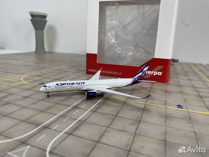 Модель самолета 1/500 herpa a350 аэрофлот