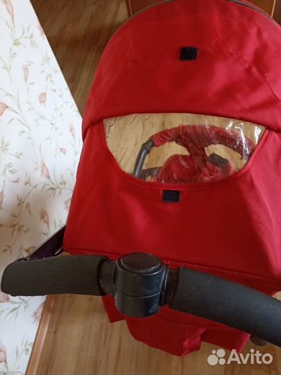 Коляска прогулочная. Коляска красная