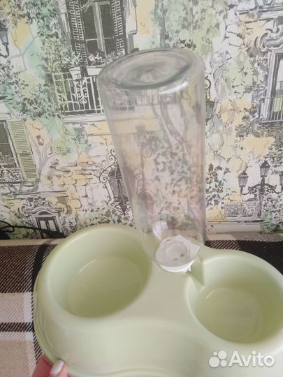 Миска с поилкой для животных