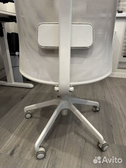 Компьютерное кресло IKEA эрвфьеллет бежевое