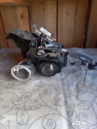 Передняя фара Nissan X-trail t32