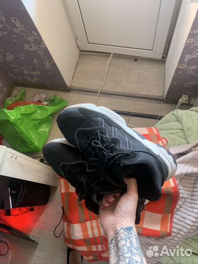 Кроссовки adidas ozweego