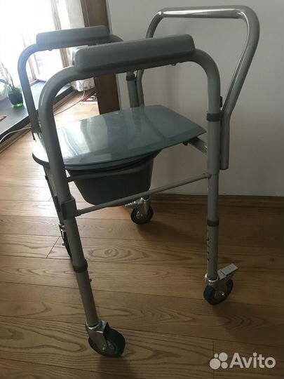 Кресло-туалет санитарное