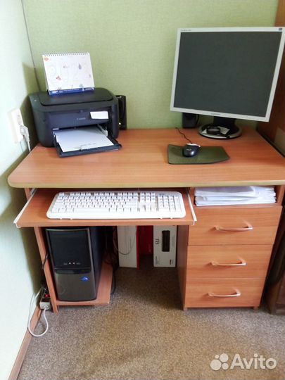 Компьютерный стол с тумбой