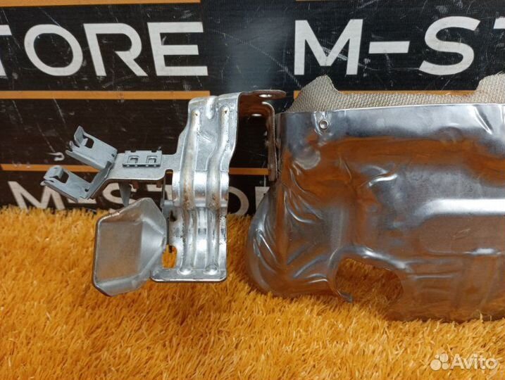 Тепловой экран Mercedes-Benz C-Class W204 276.957