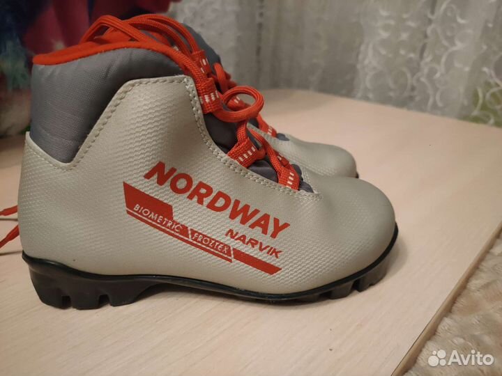 Лыжные ботинки 30р