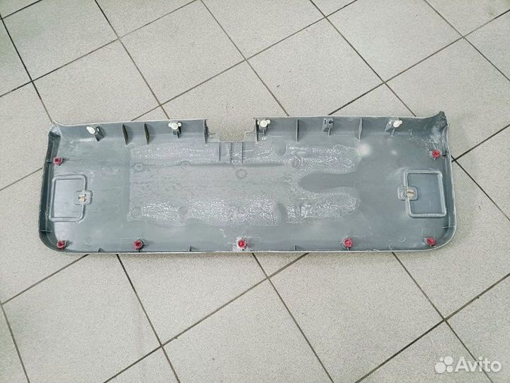 Обшивка двери багажника Toyota Vista Ardeo ZZV50