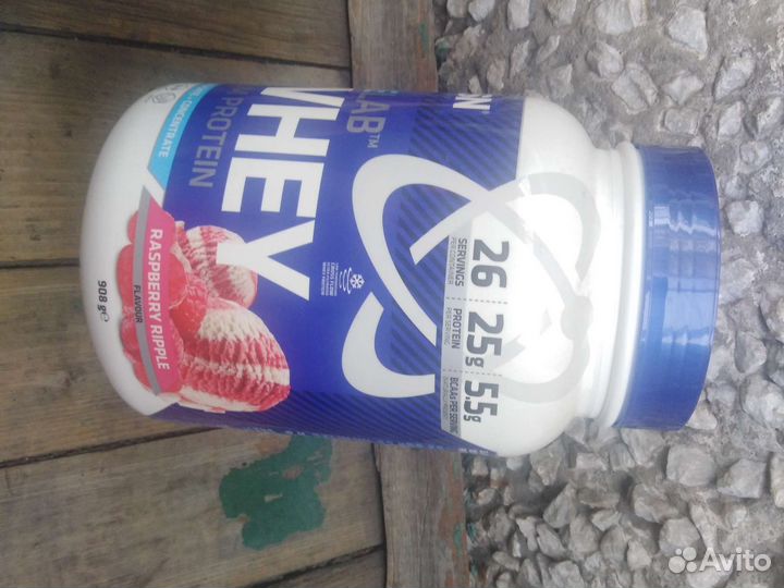 Пустые банки от протеина