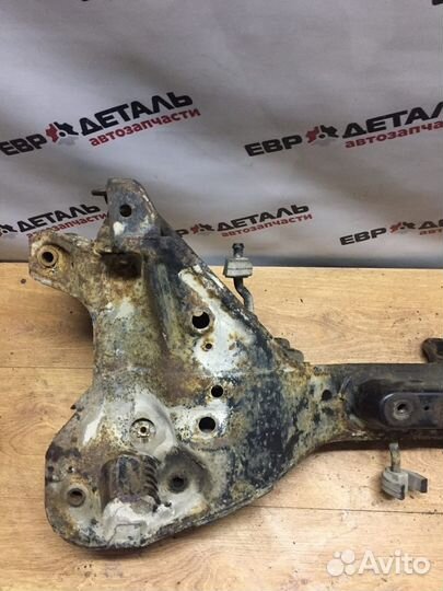 Балка подмоторная Mitsubishi Carisma