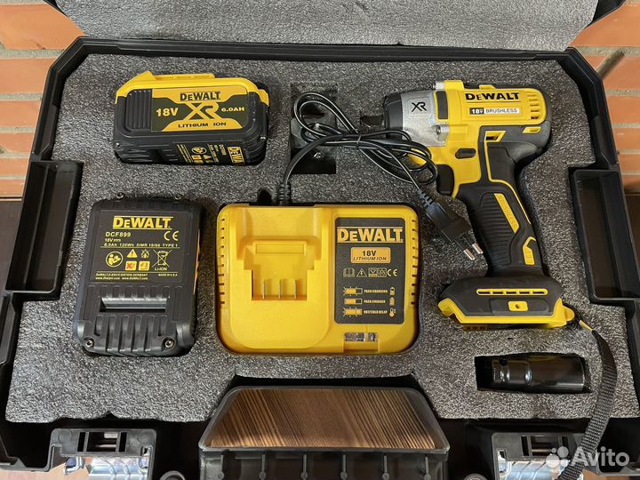 Гайковерт аккумуляторный dewalt