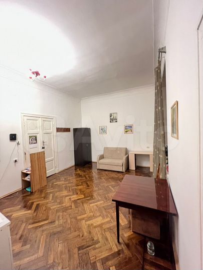 Комната 25 м² в 5-к., 2/4 эт.