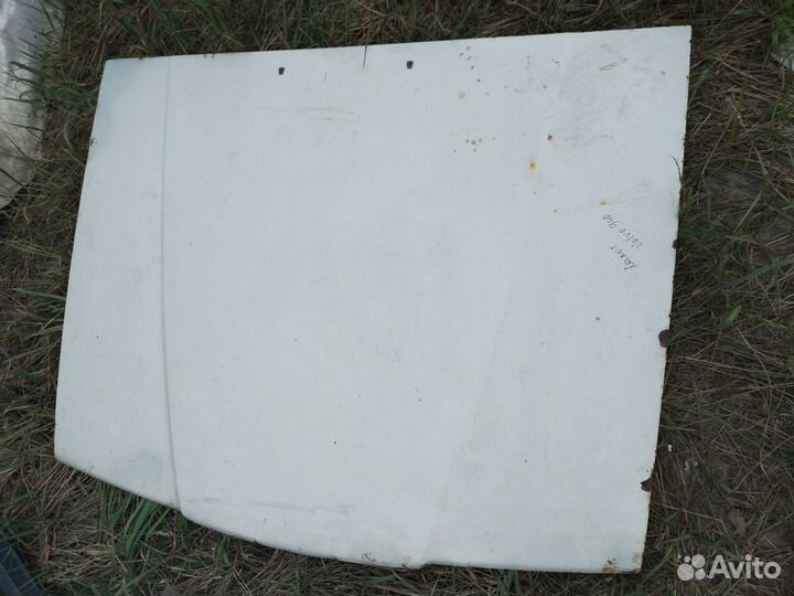 Капот на Volvo 940