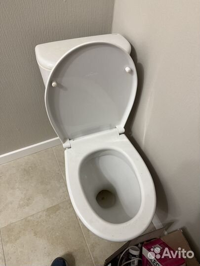 Унитаз с бачком от застройщика новый