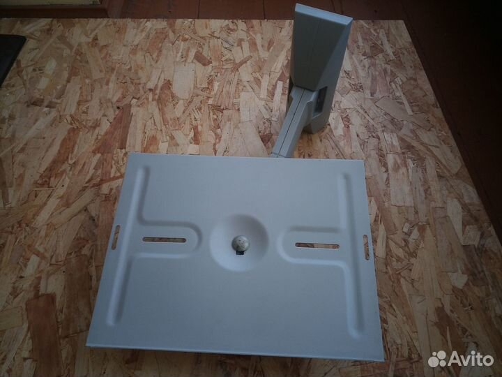 Кронштейн для телевизора поворотный на стену