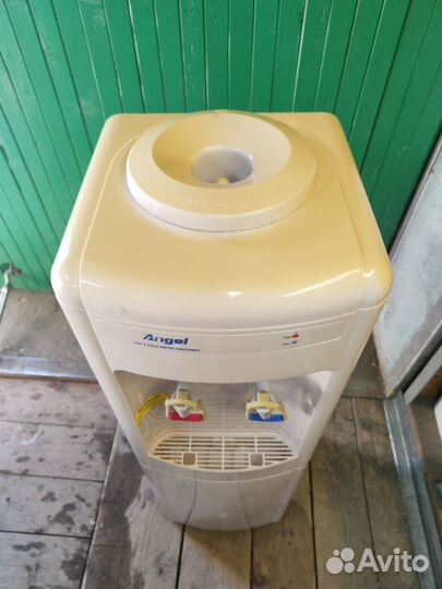 Кулер для воды, диспенсер для воды