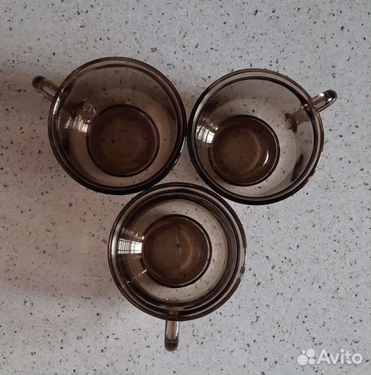Кружки из коричневого стекла