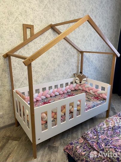 Детская кроватка домик