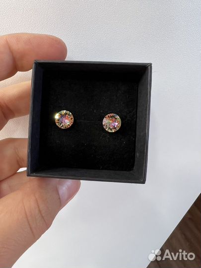Серьги гвоздики с кристаллами swarovski