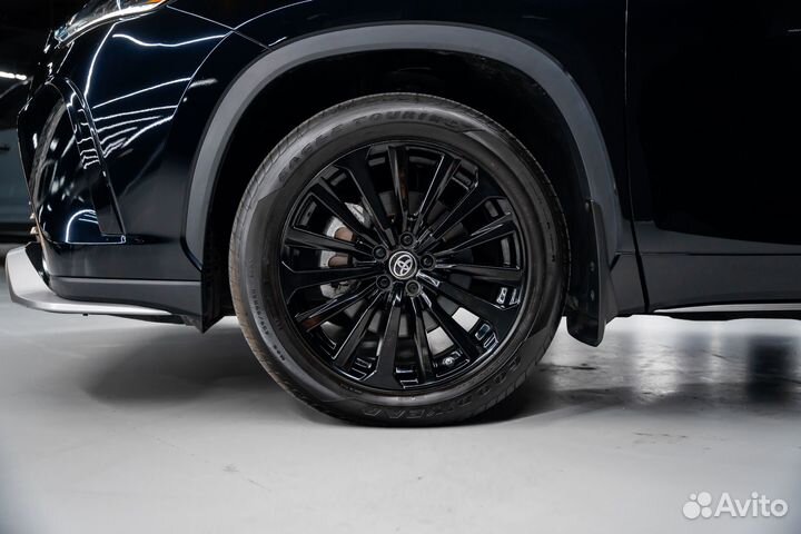 Toyota Highlander 2.4 AT, 2023, 155 км