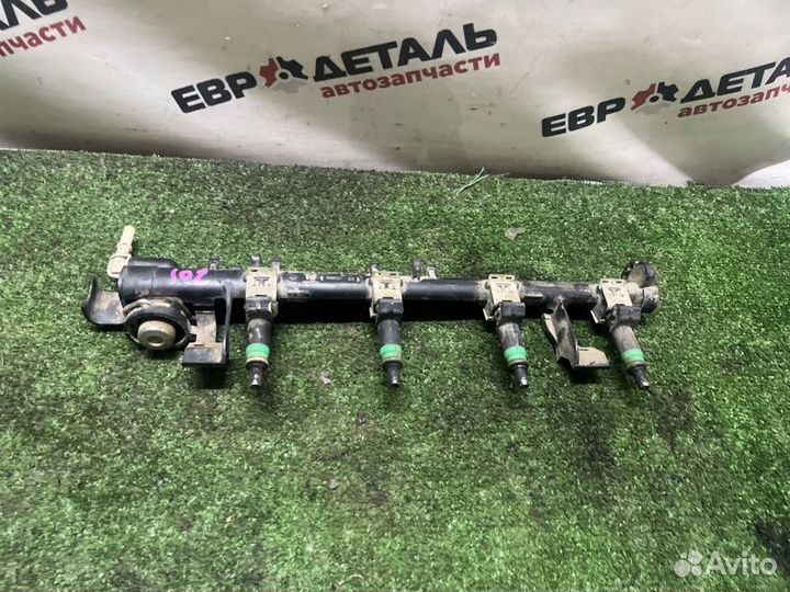 Топливная рейка Ford Focus 2 седан 1.6 shda 2010