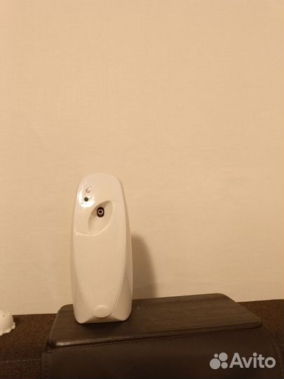 Автоматический распылитель освежителя воздуха