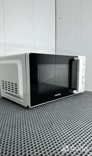 Микроволновая печь Новая. Гарантия. 20 литров 700w