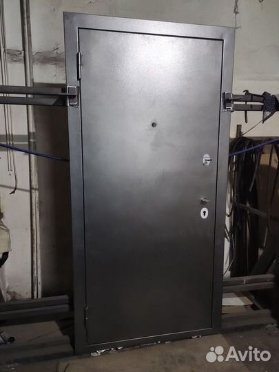 Дверь металлическая входная