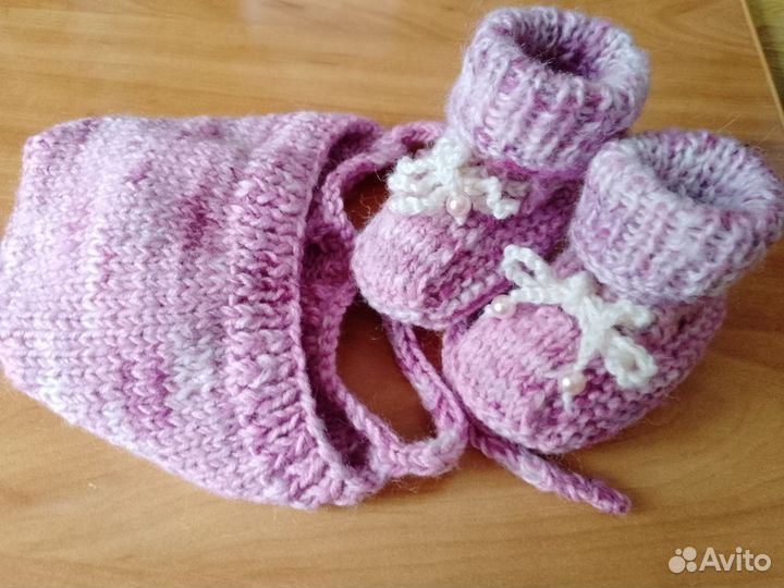 Вязаный комплект для новорожденной