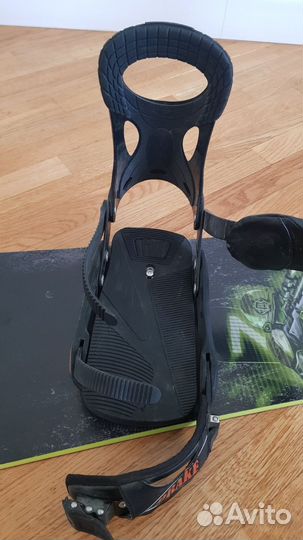 Сноуборд с креплением и ботинками