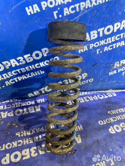 Задняя пружина Mercedes-Benz W190 седан 1993