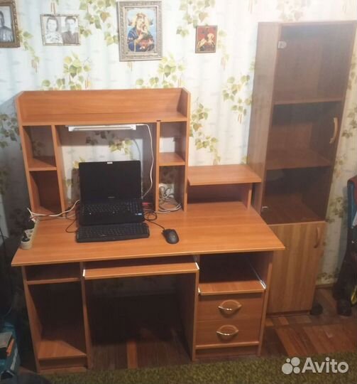 Компьютерный стол + книжный шкаф