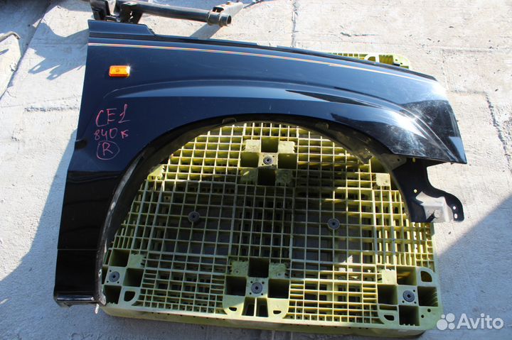 Крыло переднее правое Cadillac Escalade GMT 800