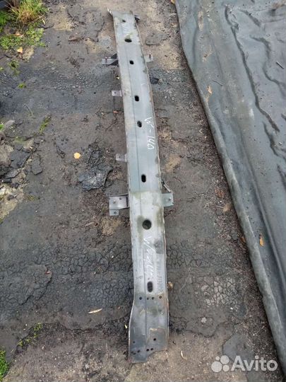 Mercedes W140 усилитель переднего бампера