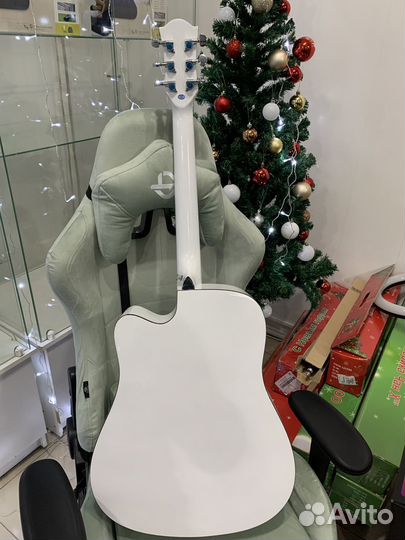 Акустическая гитара новая