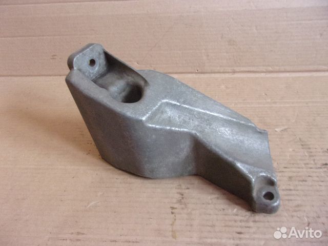 VW Passat B5, Audi A4, левая опора двигателя