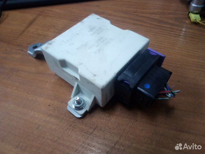Модуль стеклоочистителей Toyota Avensis 2 250 1ZZ