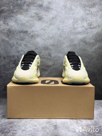 Кроссовки Adidas Yeezy Boost 700 V3 Alvah желтые