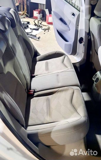 Сиденья Peugeot 308