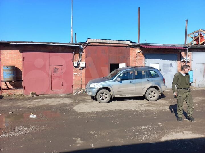Гараж, > 30 м²