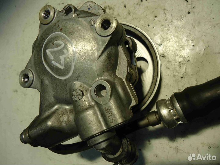 Помпа Audi Q5 2012