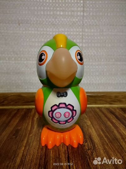 Говорящий электронный попугай