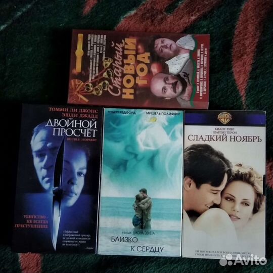 Видеокассеты с фильмами и мультиками