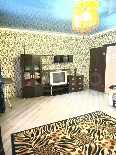 2-к. квартира, 60 м², 1/3 эт.