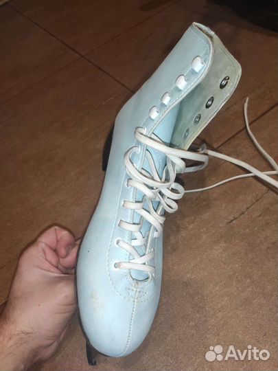 Коньки хоккейные мужские и женские