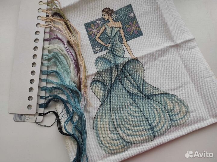 Картина вышитая крестом, ручная работа, без рамы