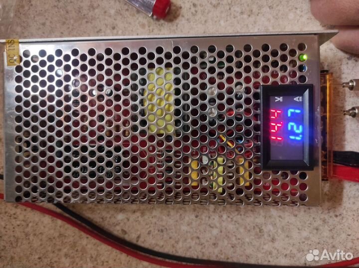 Блок питания 12v 8,3А(10,7-14,5v)