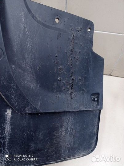 Брызговик правый Toyota Land Cruiser