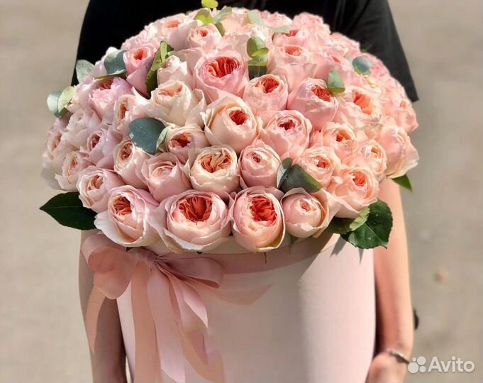 Корзина цветов из орхидеи и эустомы, доставка