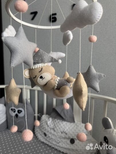 Мобиль на кроватку из фетра с держателем