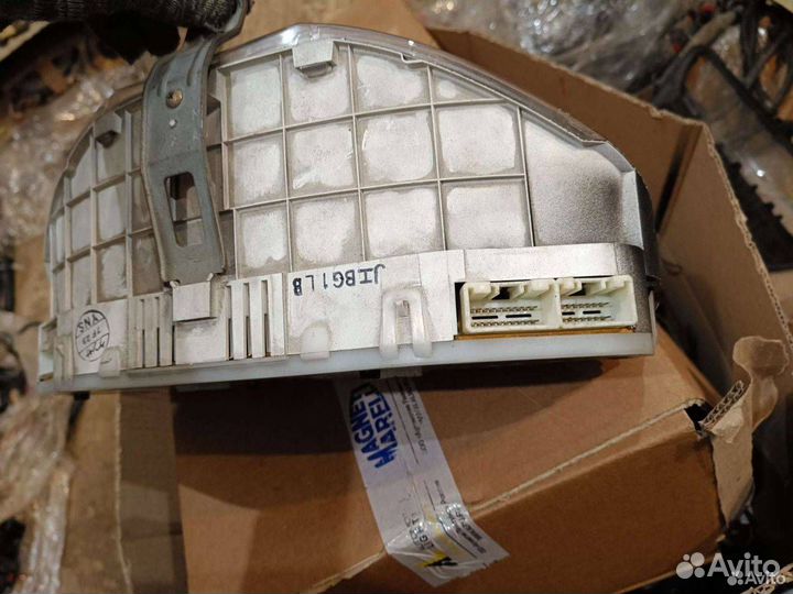 Панель приборов (щиток) Mazda 323